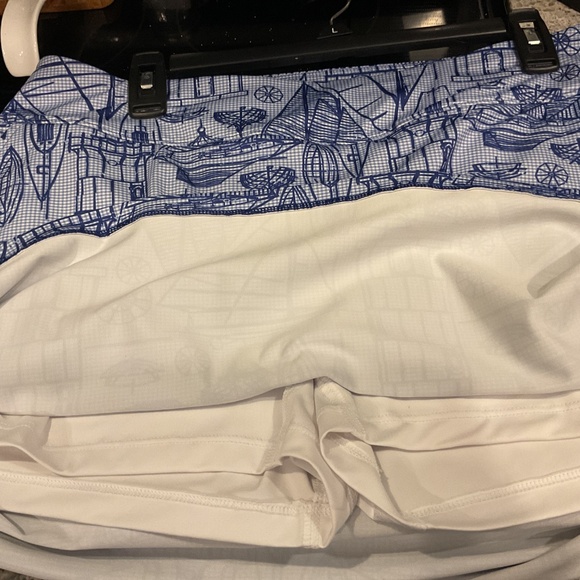 Women’s Vineyard Vines Performance Skort, Size Medium - Picture 5 of 6